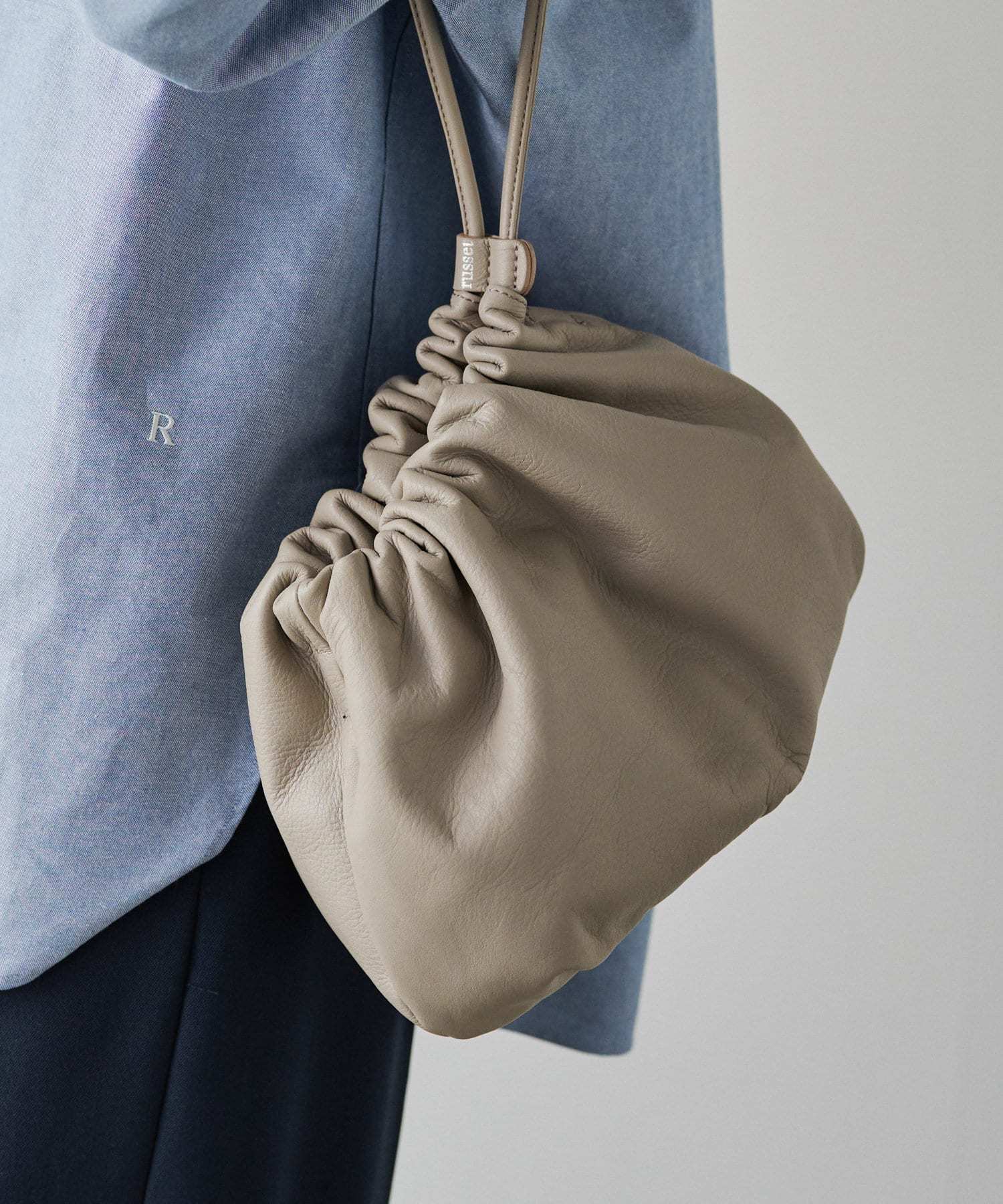 Russet [chi project] 4-way drawstring shoulder bag GrayBeige
